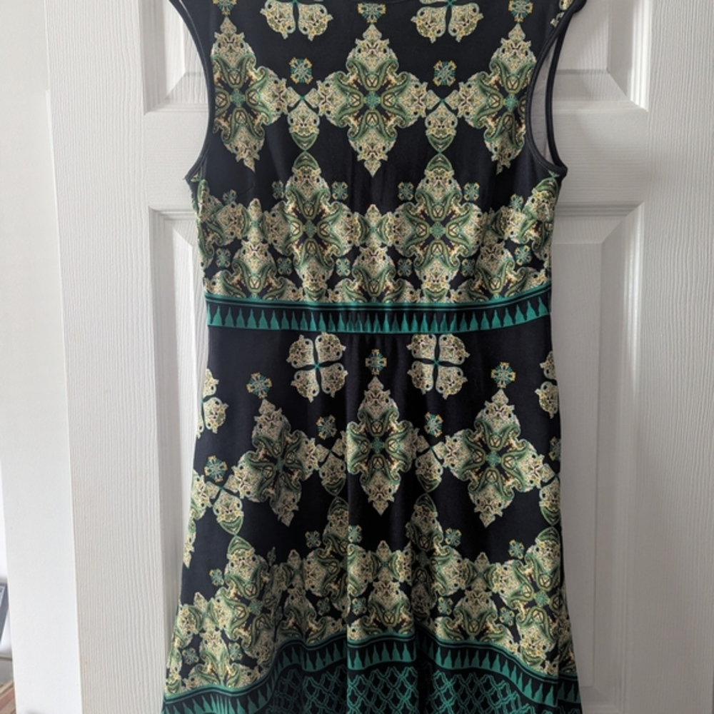 Elegant Black and Green Patterned Dress